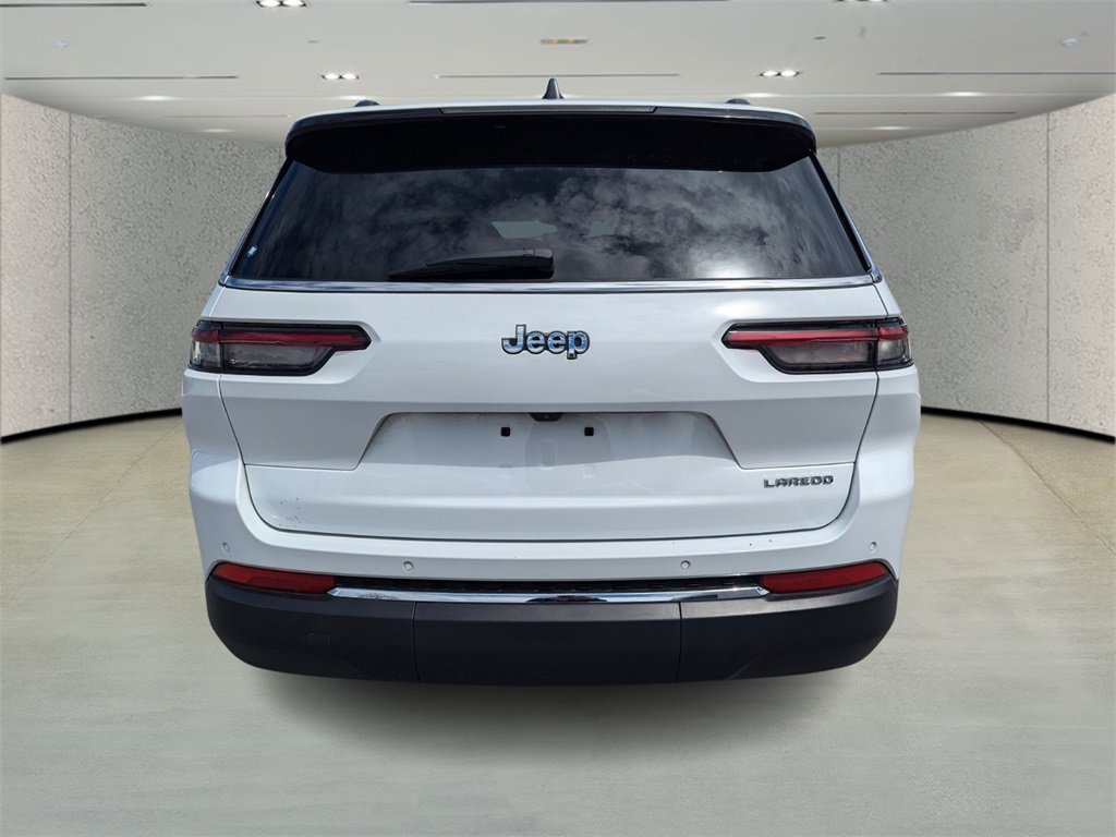 2023 Jeep Grand Cherokee Laredo photo 3