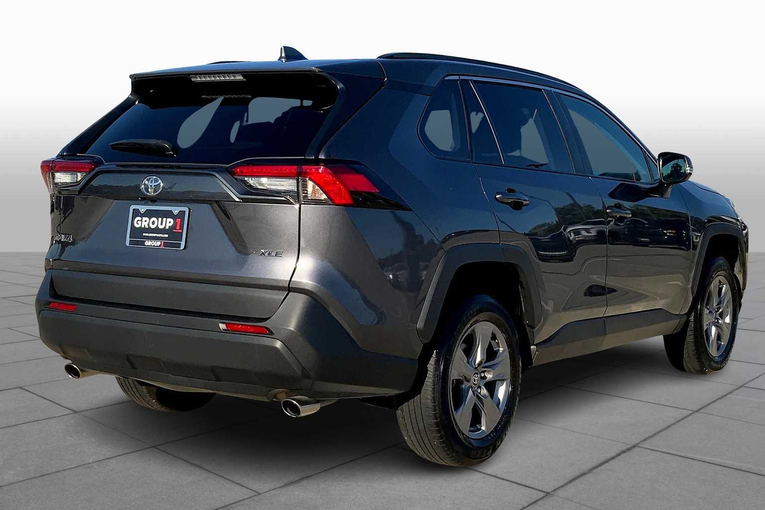 2024 Toyota RAV4 XLE photo 11