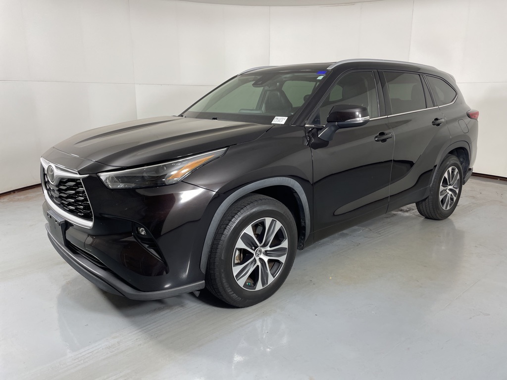 2022 Toyota Highlander XLE photo 3