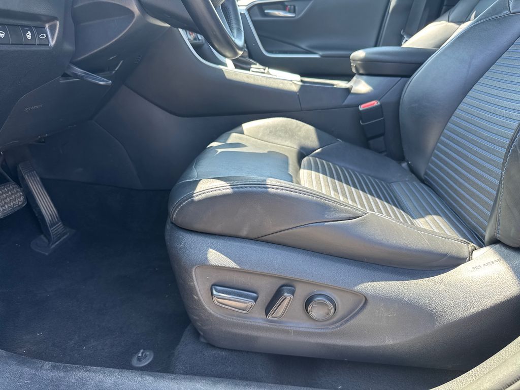 2019 Toyota RAV4 Hybrid XSE photo 7