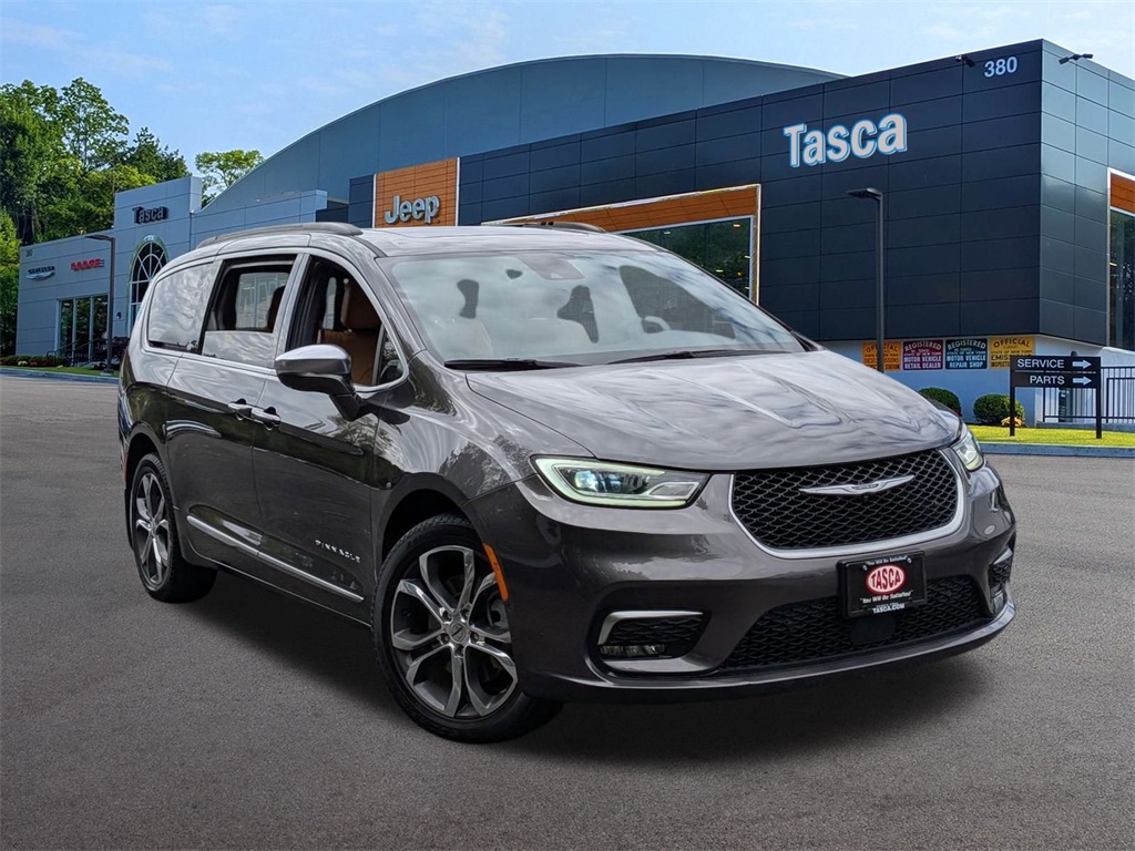 2022 Chrysler Pacifica Pinnacle's photo