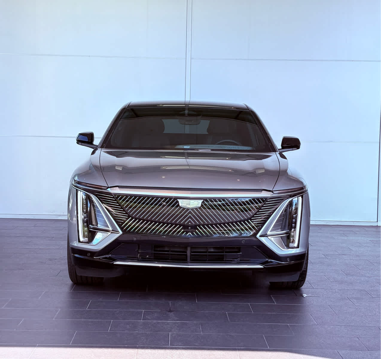 2024 Cadillac Lyriq Luxury photo 2