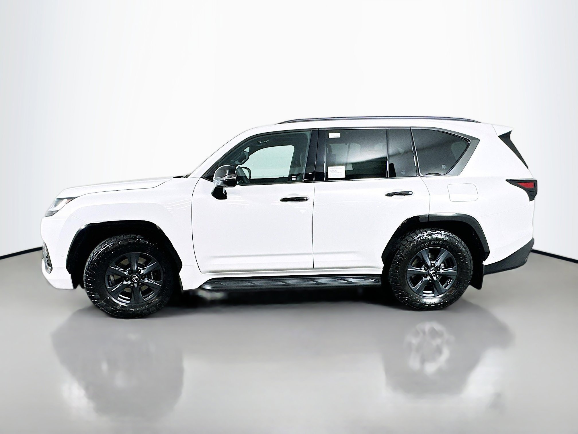 2025 Lexus LX photo 4