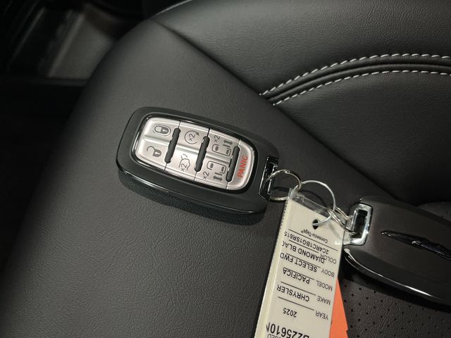 2025 Chrysler Pacifica photo 23