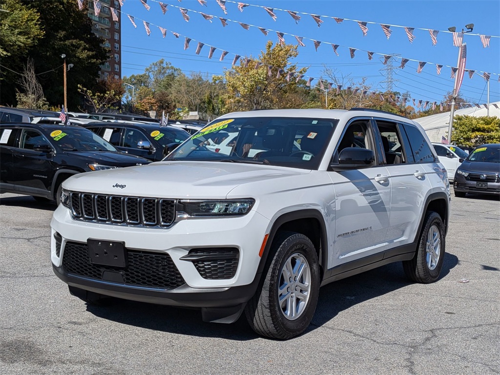 2023 Jeep Grand Cherokee Laredo's photo