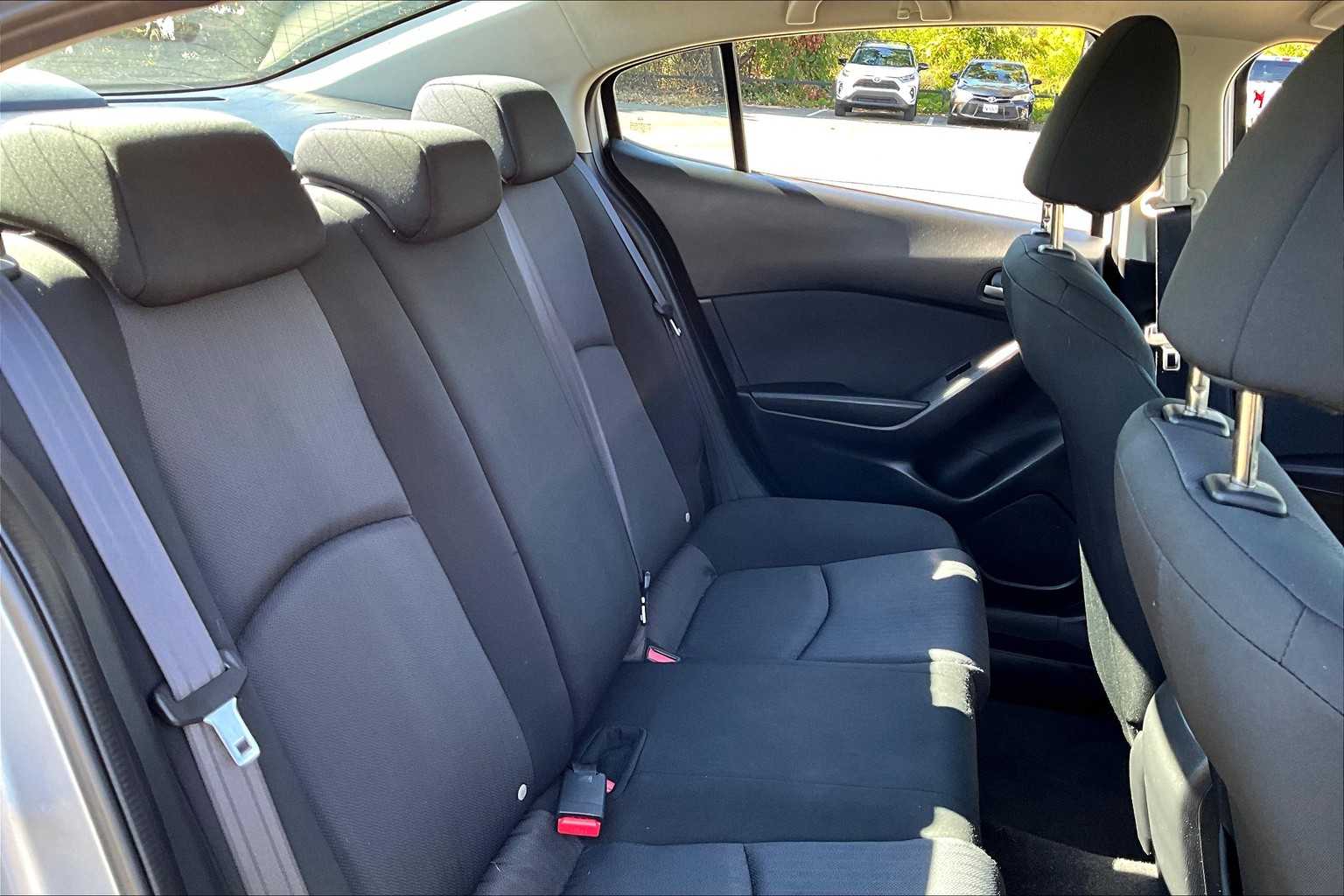 2016 Mazda Mazda3 i Sport photo 19