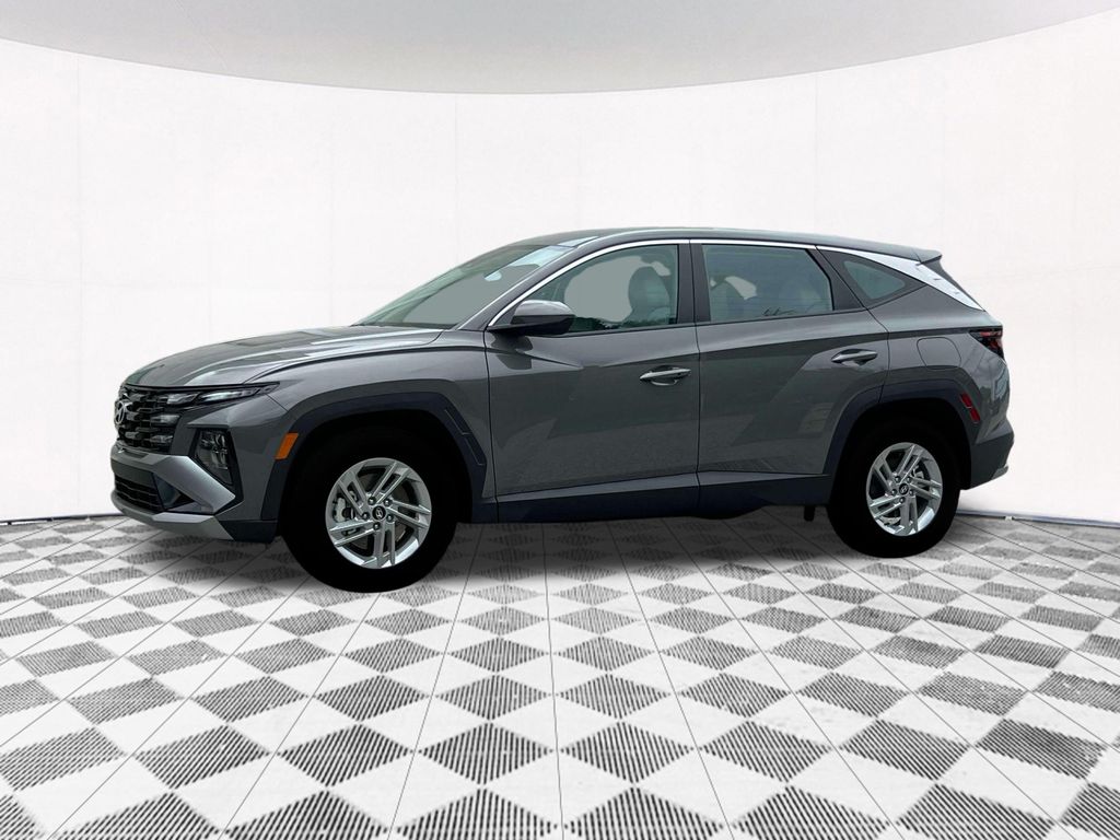 2025 Hyundai Tucson SE photo 2
