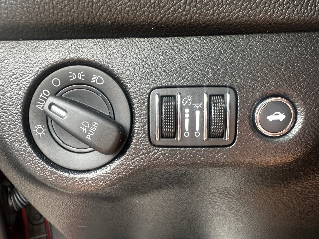 2021 Dodge Challenger SXT photo 5