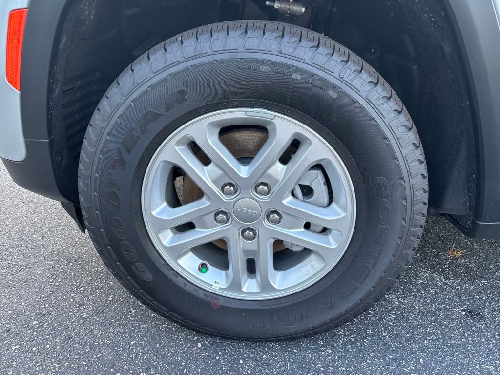 2024 Jeep Cherokee Limited 4xe photo 8