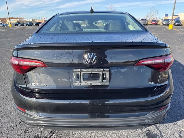 2024 Volkswagen Jetta SE photo 4
