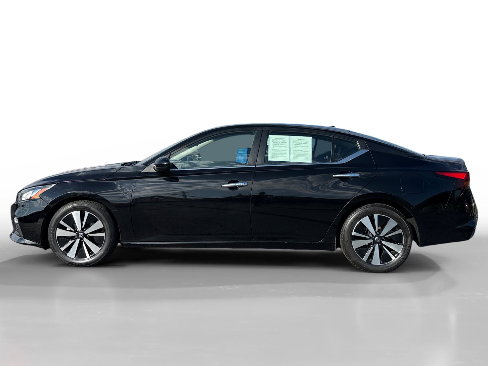2022 Nissan Altima 2.5 SV photo 2
