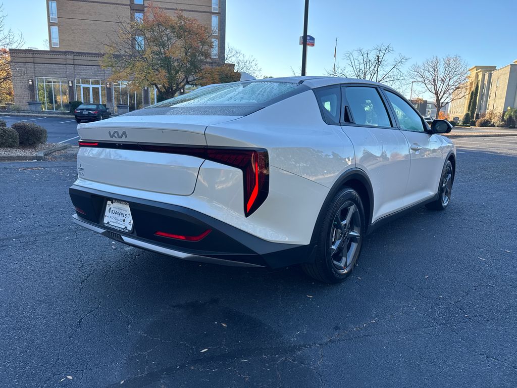 2025 Kia K4 LXS photo 3