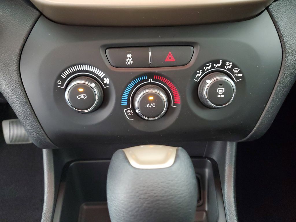 2018 Jeep Cherokee Latitude photo 18