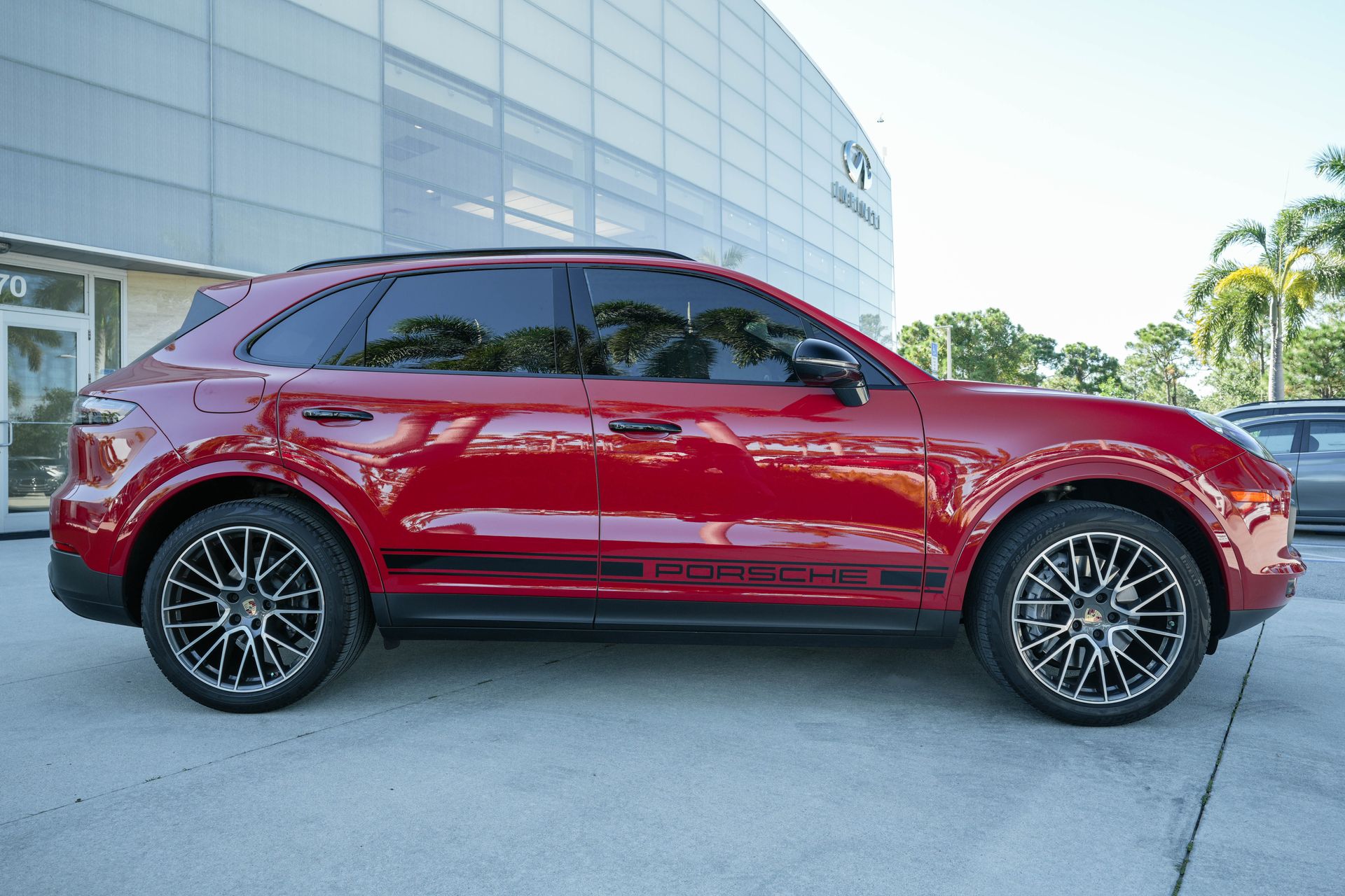 2023 Porsche Cayenne Platinum Edition photo 8