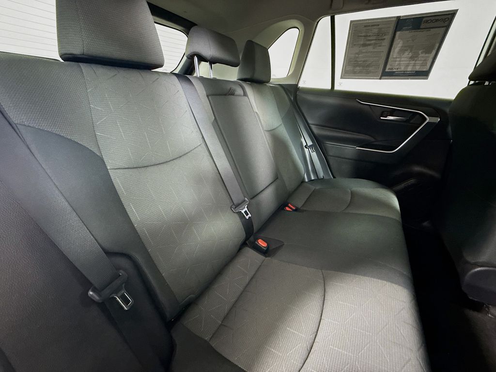 2022 Toyota RAV4 XLE photo 23