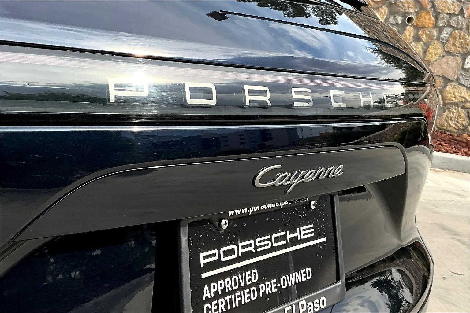 2023 Porsche Cayenne Turbo photo 21