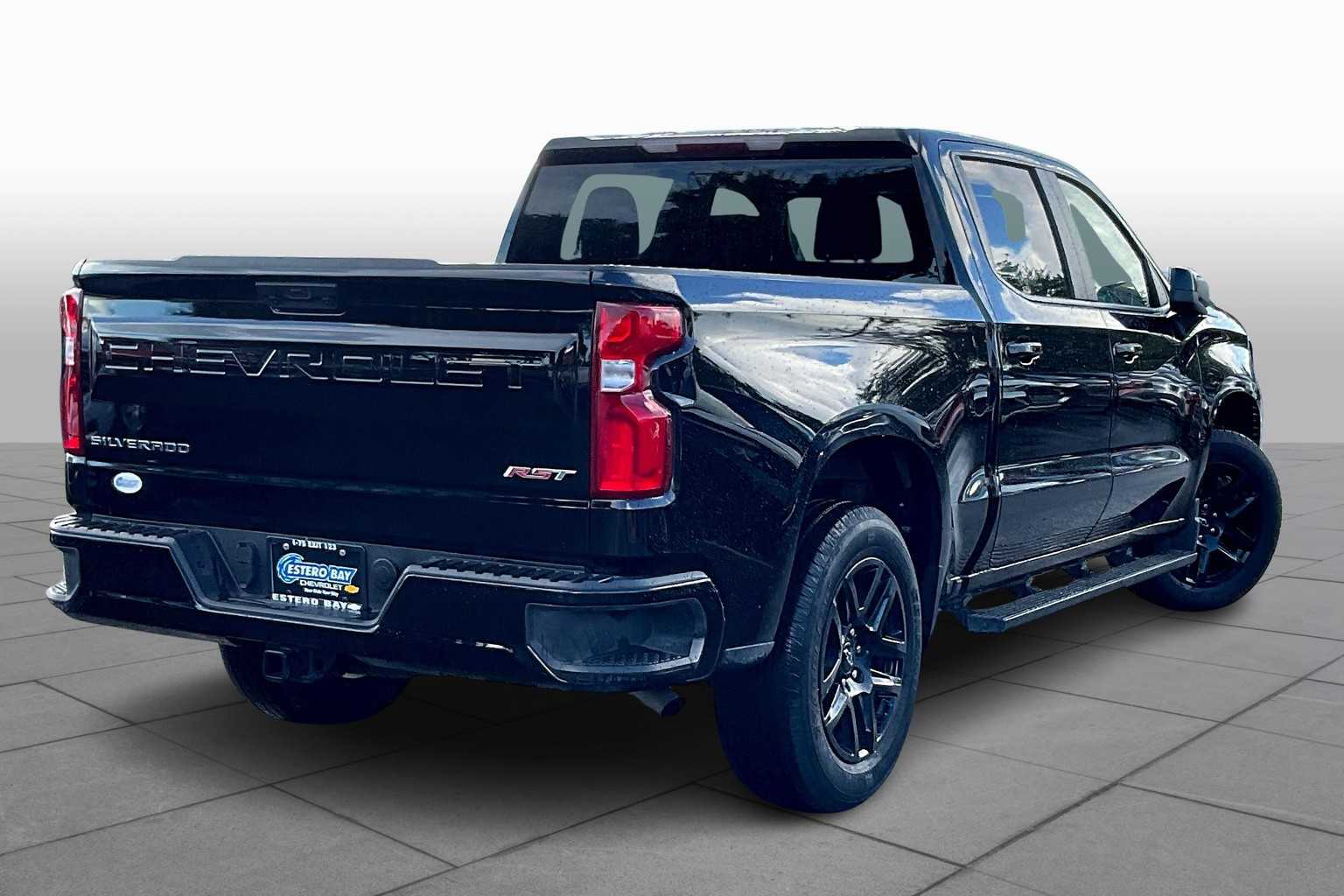 2024 Chevrolet Silverado 1500 RST photo 12