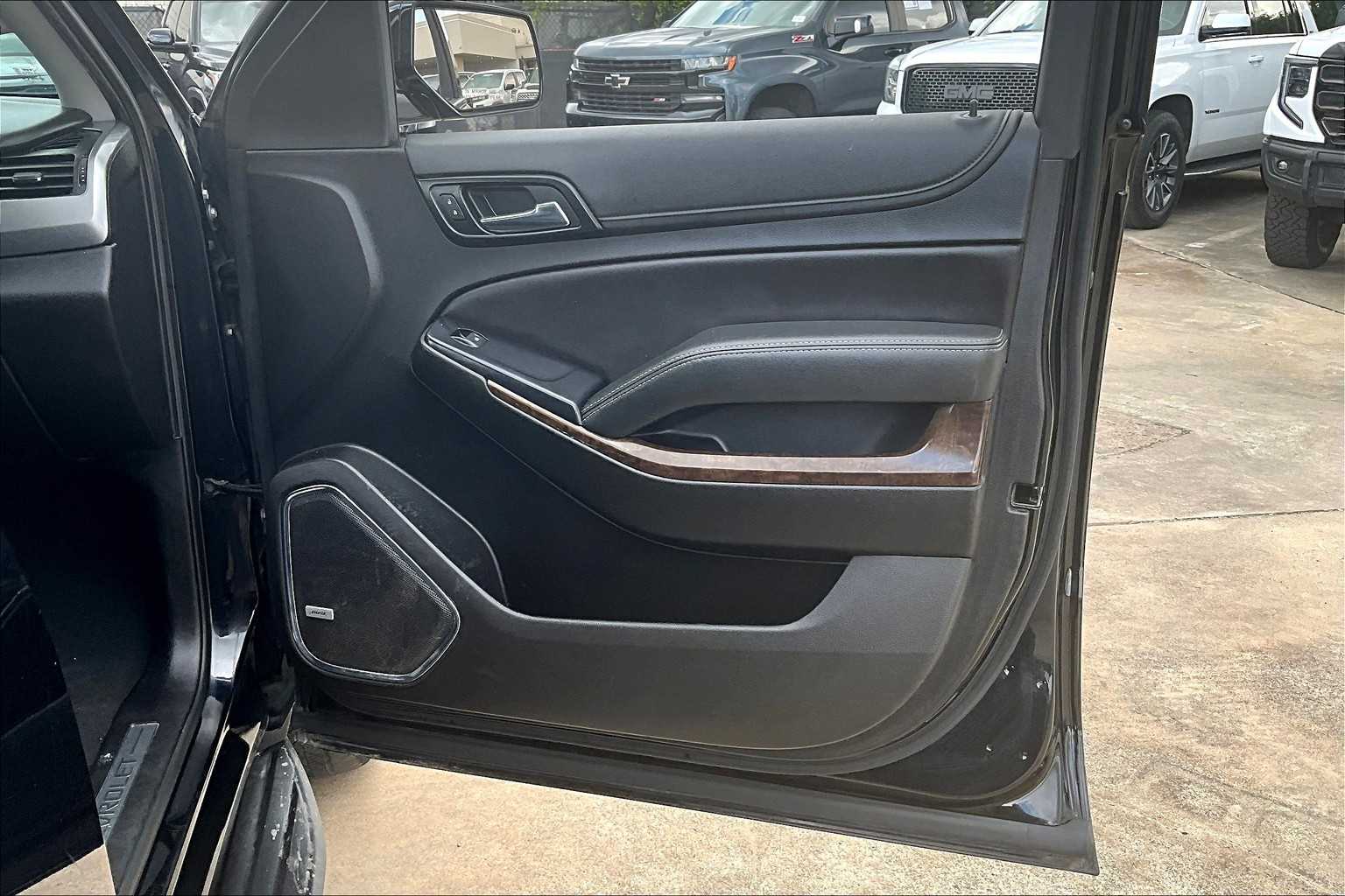 2019 Chevrolet Suburban LT photo 22
