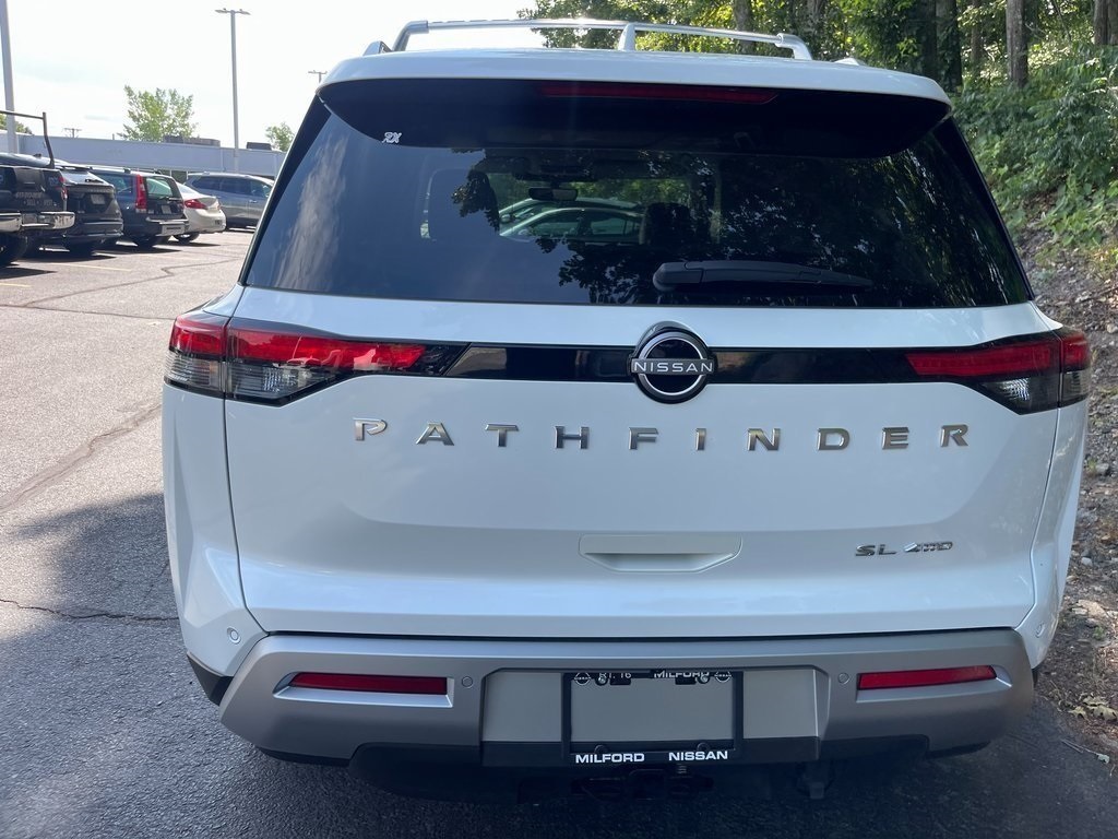 2025 Nissan Pathfinder SL photo 3