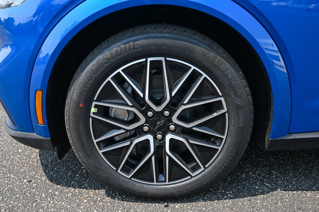 2025 Ford Mustang Mach-E Premium photo 11