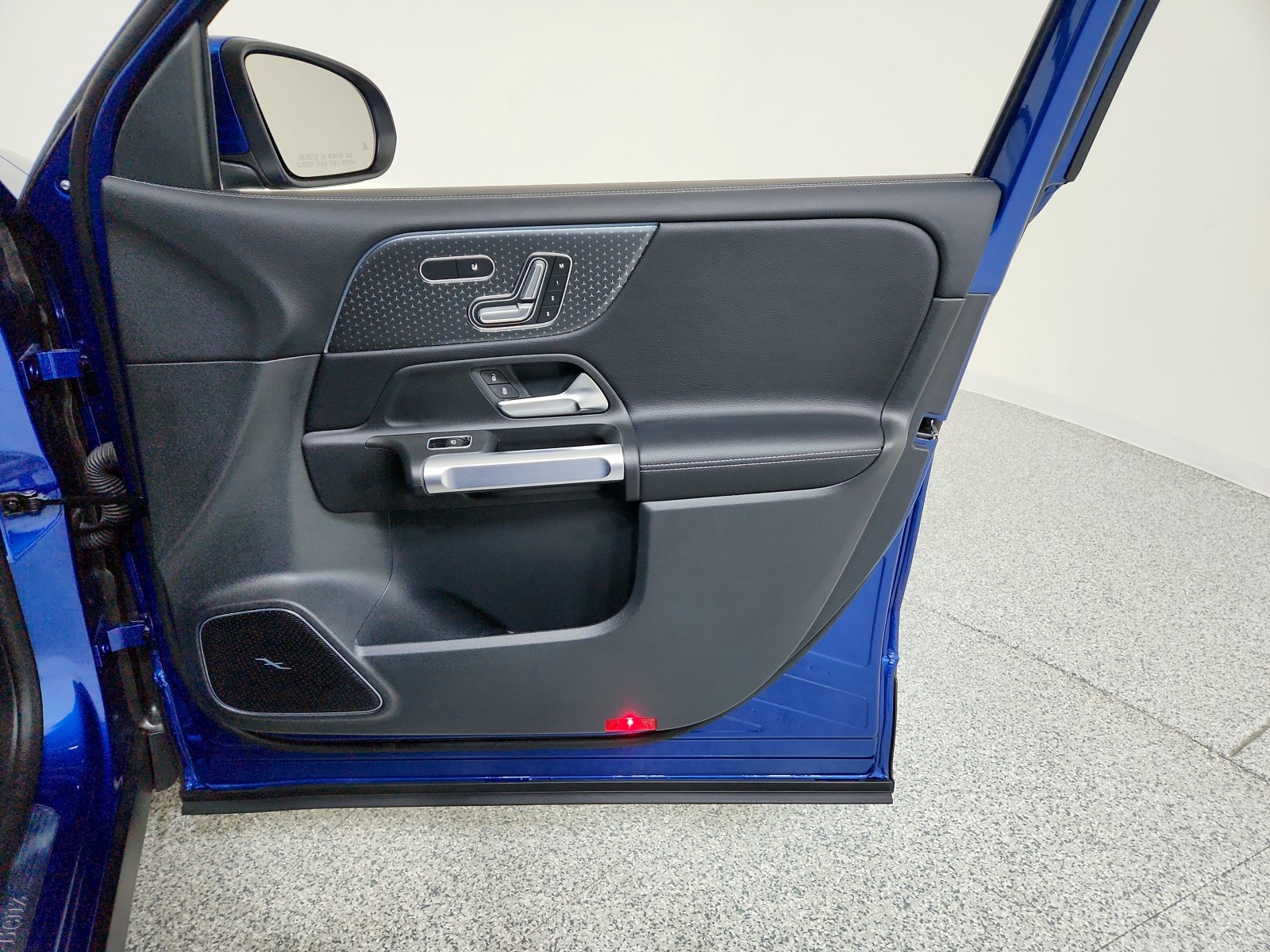 2024 Mercedes Benz GLB 250 photo 38