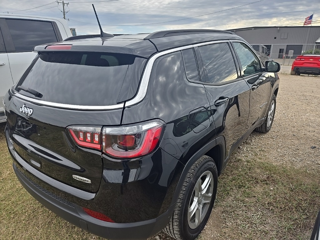 2024 Jeep Compass Latitude photo 3