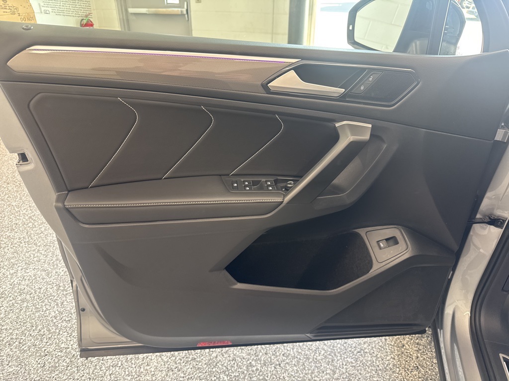 2024 Volkswagen Tiguan SE R-Line Black photo 12