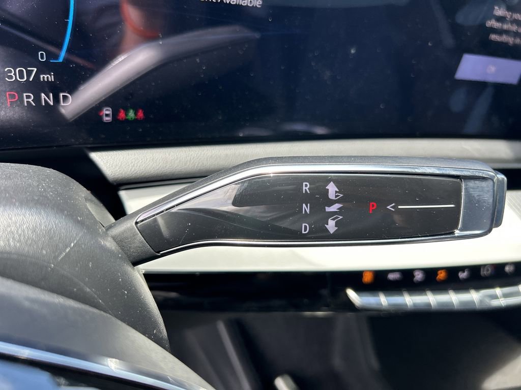 2025 Cadillac Optiq Luxury photo 25
