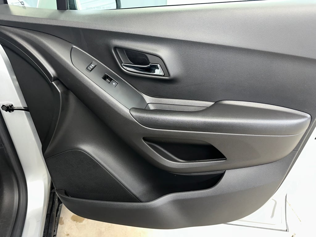 2022 Chevrolet Trax LS photo 21