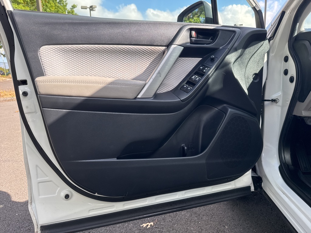 2017 Subaru Forester 2.5i Premium photo 9