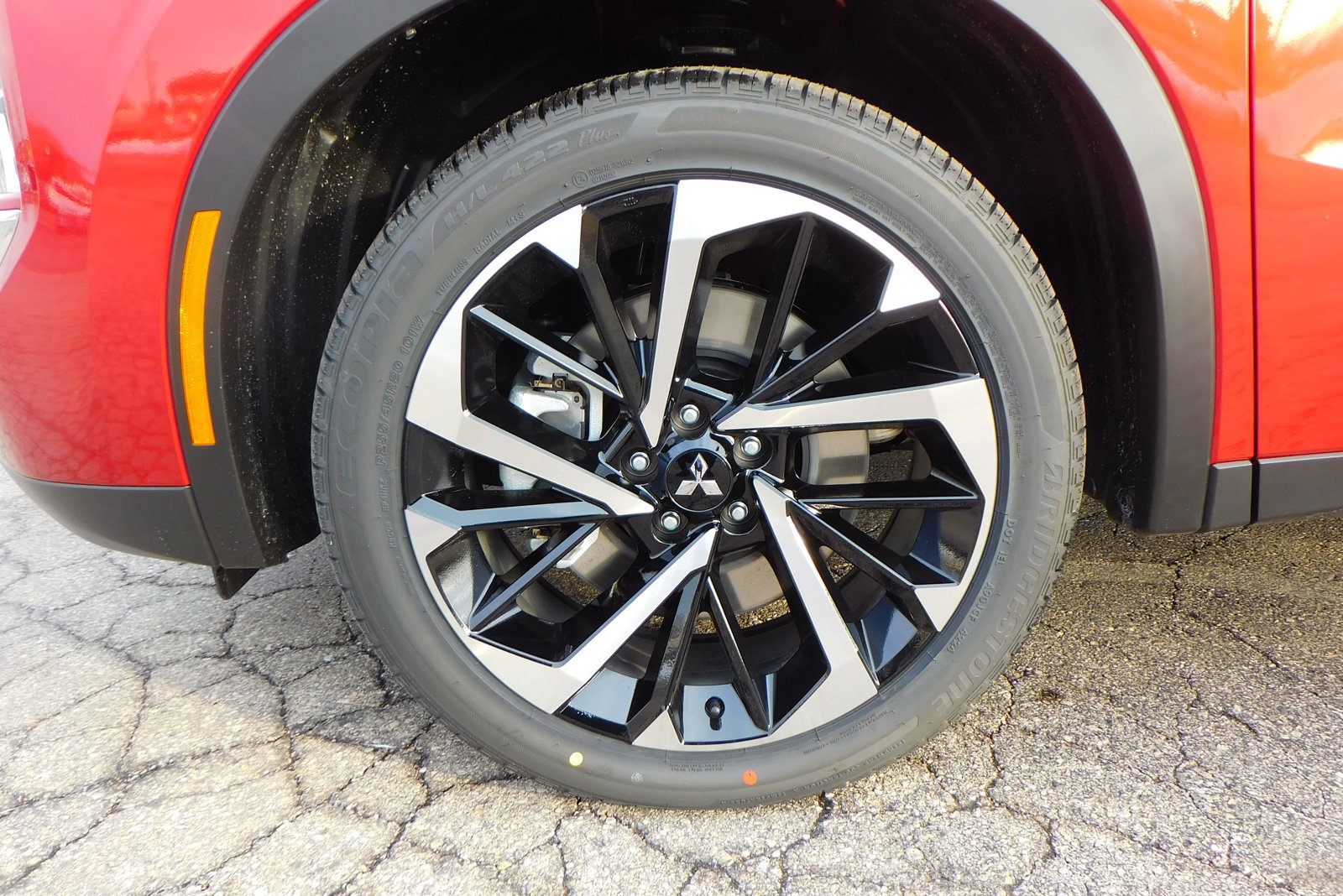 2025 Mitsubishi Outlander PHEV SE photo 3