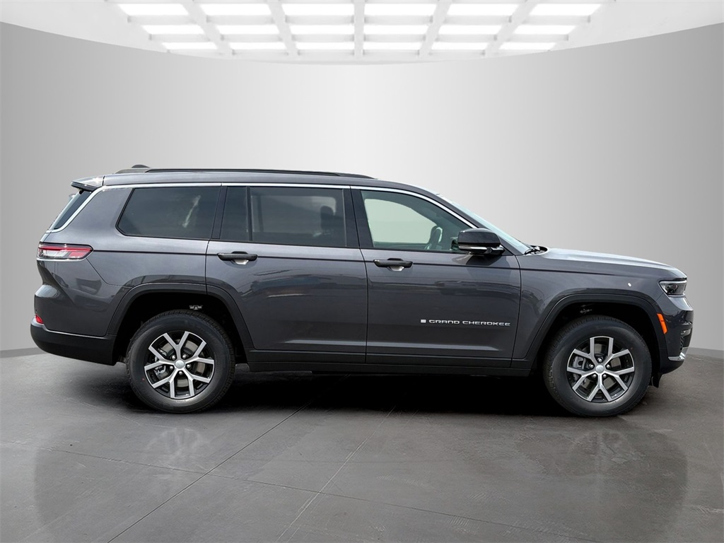 2025 Jeep Grand Cherokee Limited photo 2