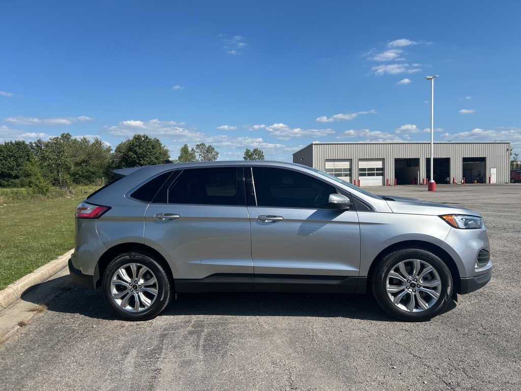 2024 Ford Edge Titanium photo 4
