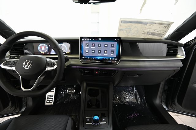 2025 Volkswagen Tiguan SE R-Line Black photo 2