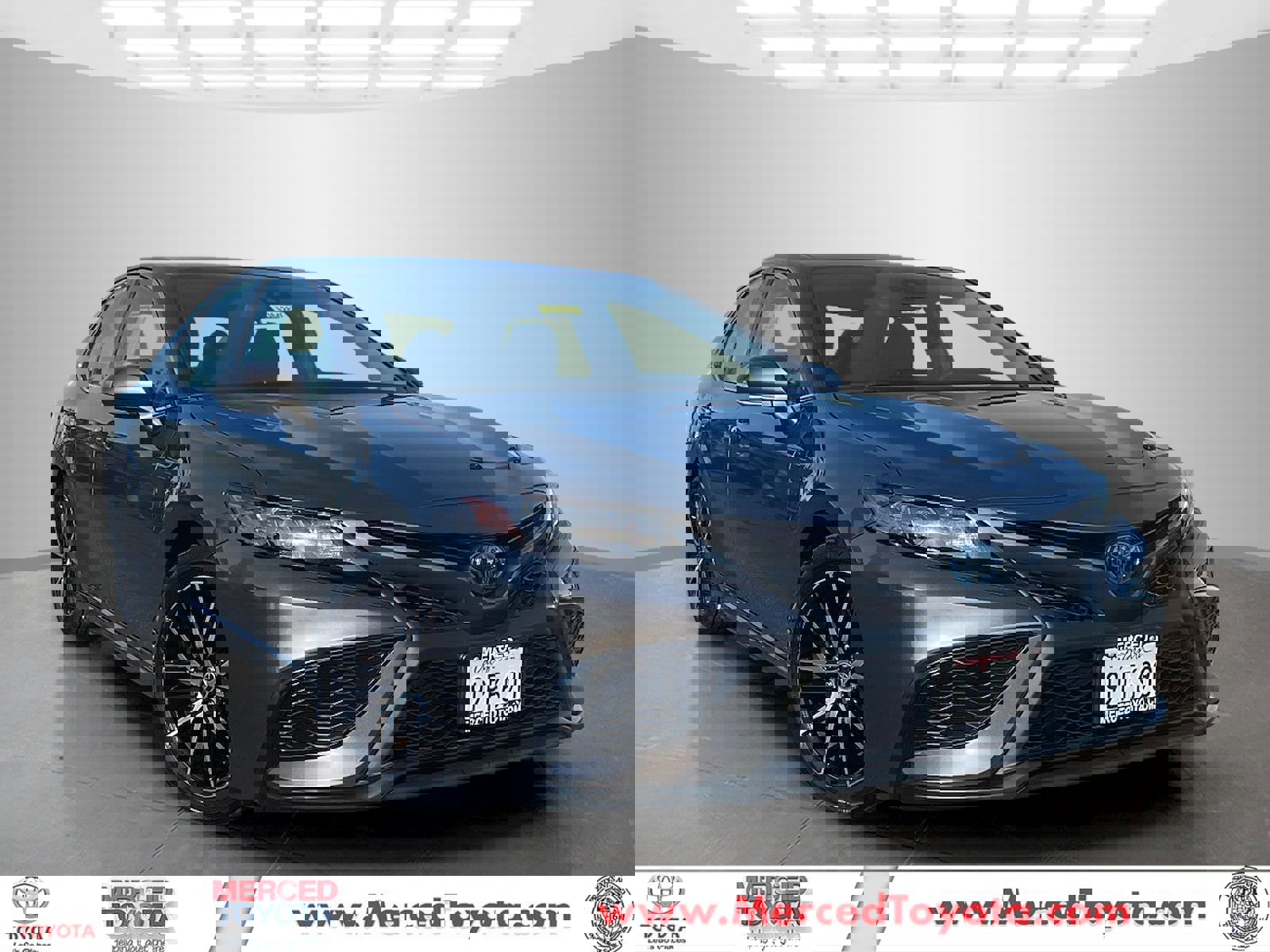 2024 Toyota Camry SE's photo