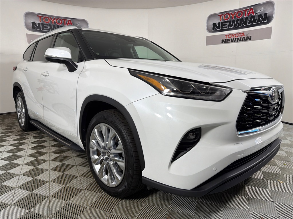 2023 Toyota Highlander Limited's photo