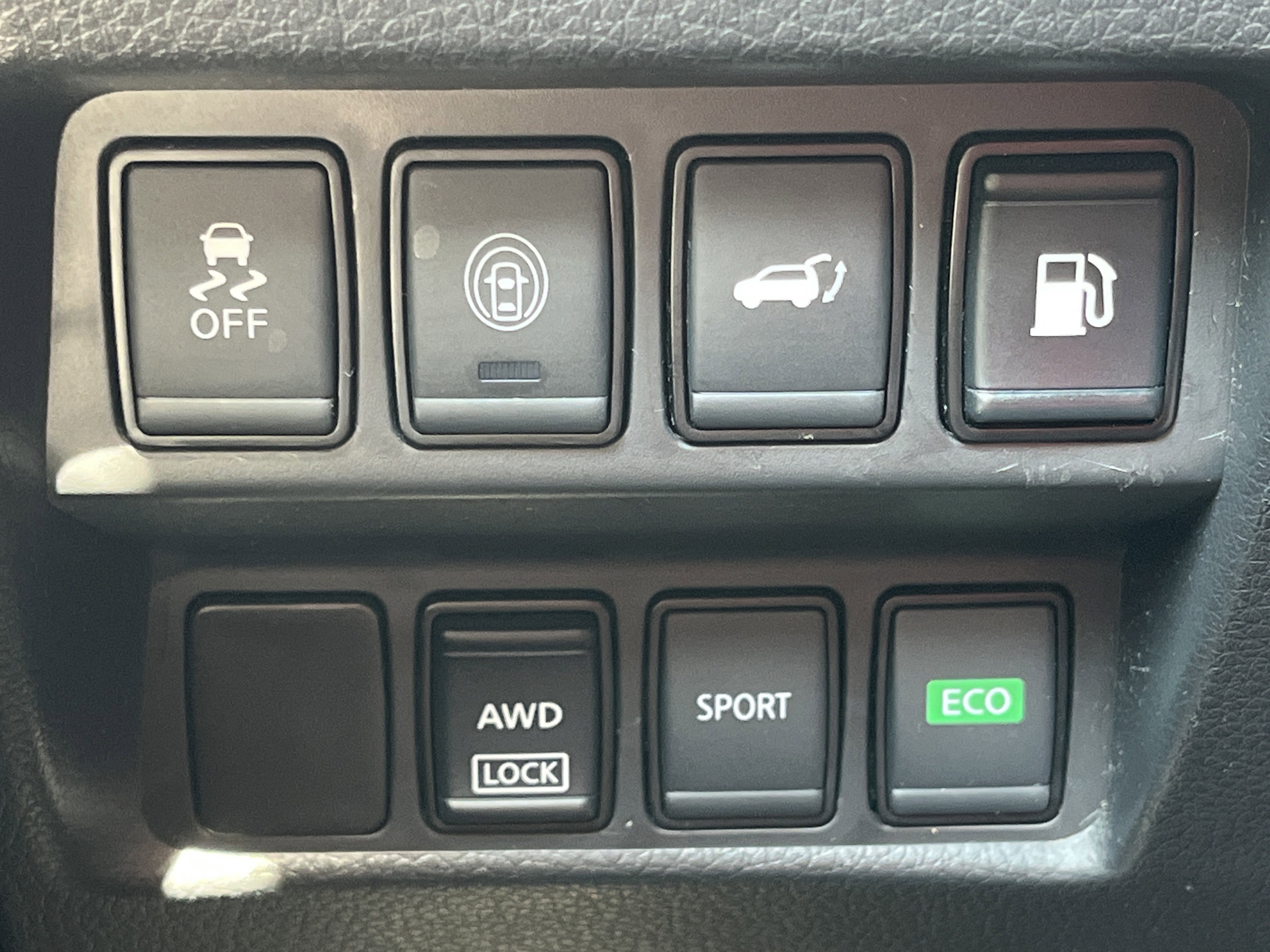 2020 Nissan Rogue SV photo 4
