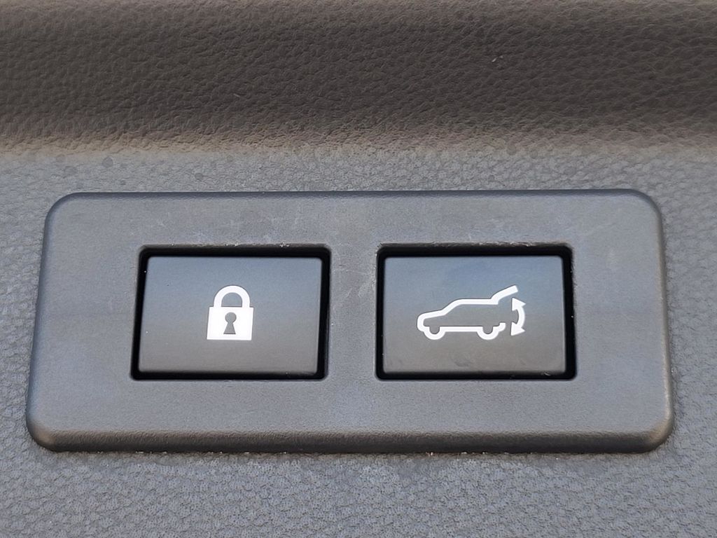 2023 Subaru Forester Premium photo 8