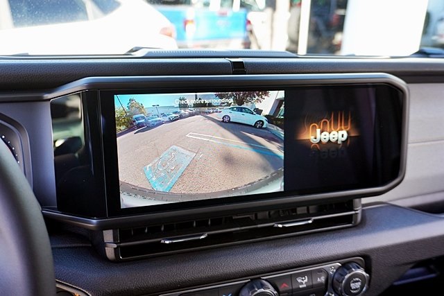 New 2026 Bright White Clear-Coat Exterior Paint Jeep Sport S image 31