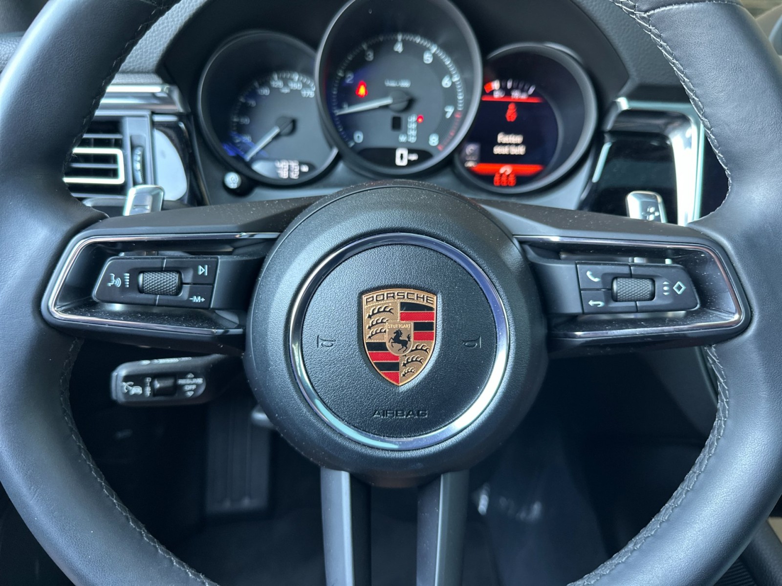2025 Porsche Macan T photo 23