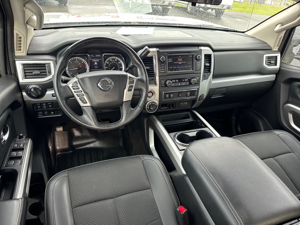 2019 Nissan Titan PRO-4X Crew Cab photo 15
