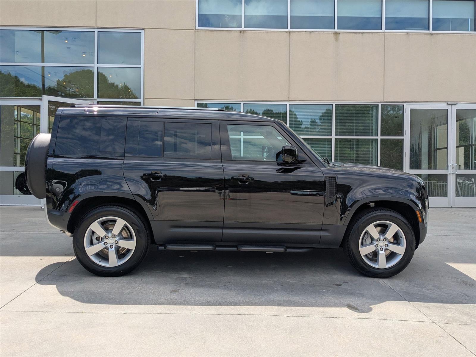 2025 Land Rover Defender S photo 4