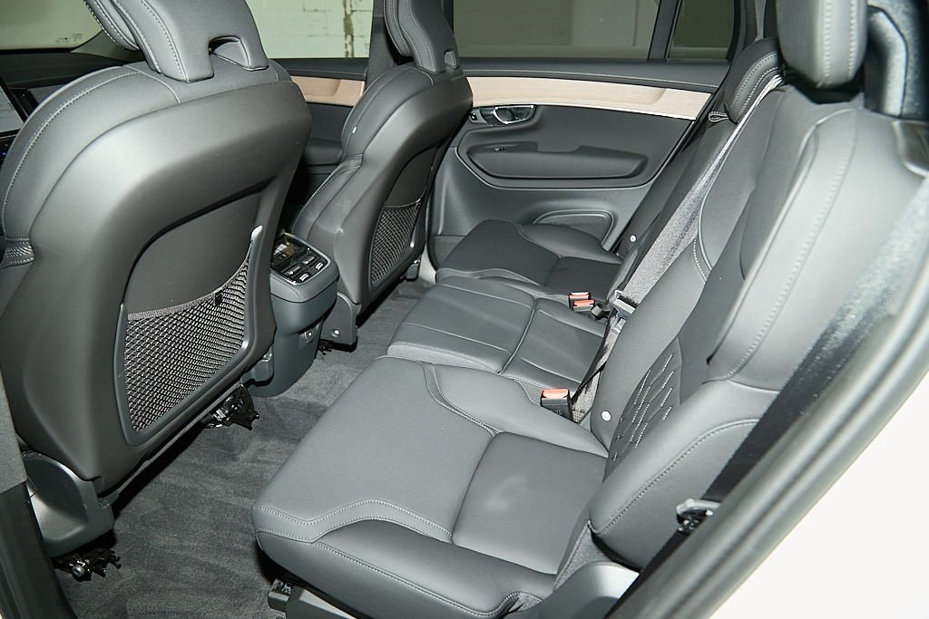 2025 VOLVO XC90 - Image 18