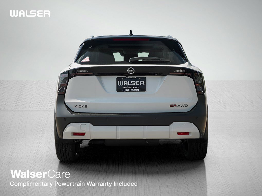 2025 Nissan Kicks SR photo 2