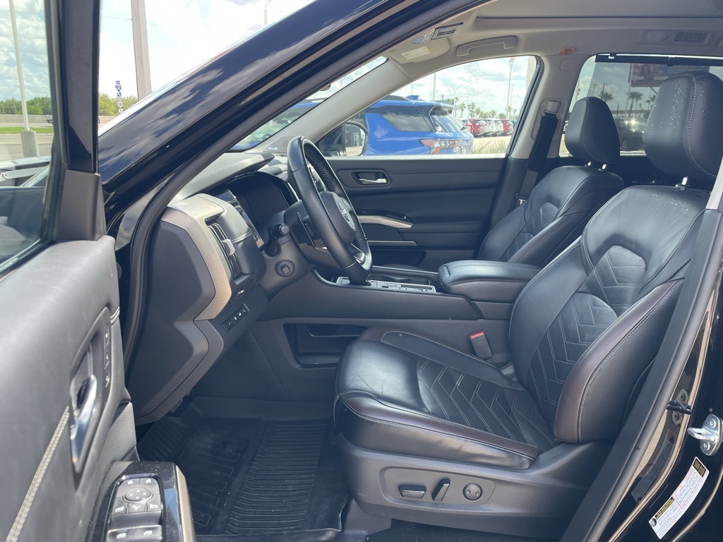2022 Nissan Pathfinder Platinum photo 12