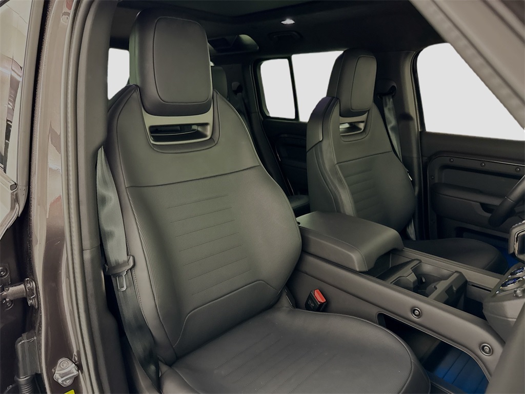 2025 Land Rover Defender 110 V8 photo 27