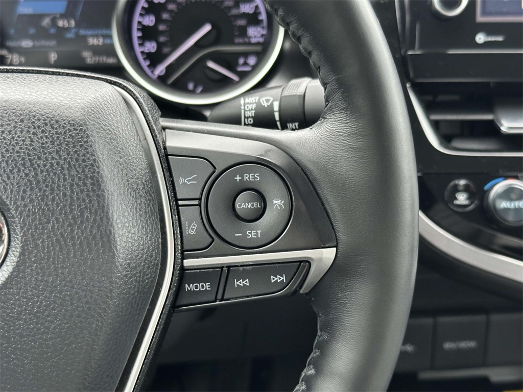 2022 Toyota Camry Hybrid XLE photo 9