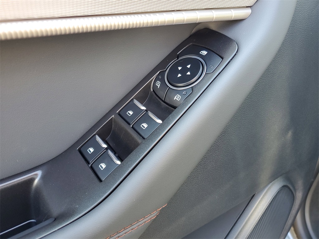2025 Ford Explorer photo 21