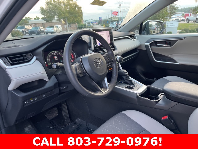 2023 Toyota RAV4 XLE photo 6