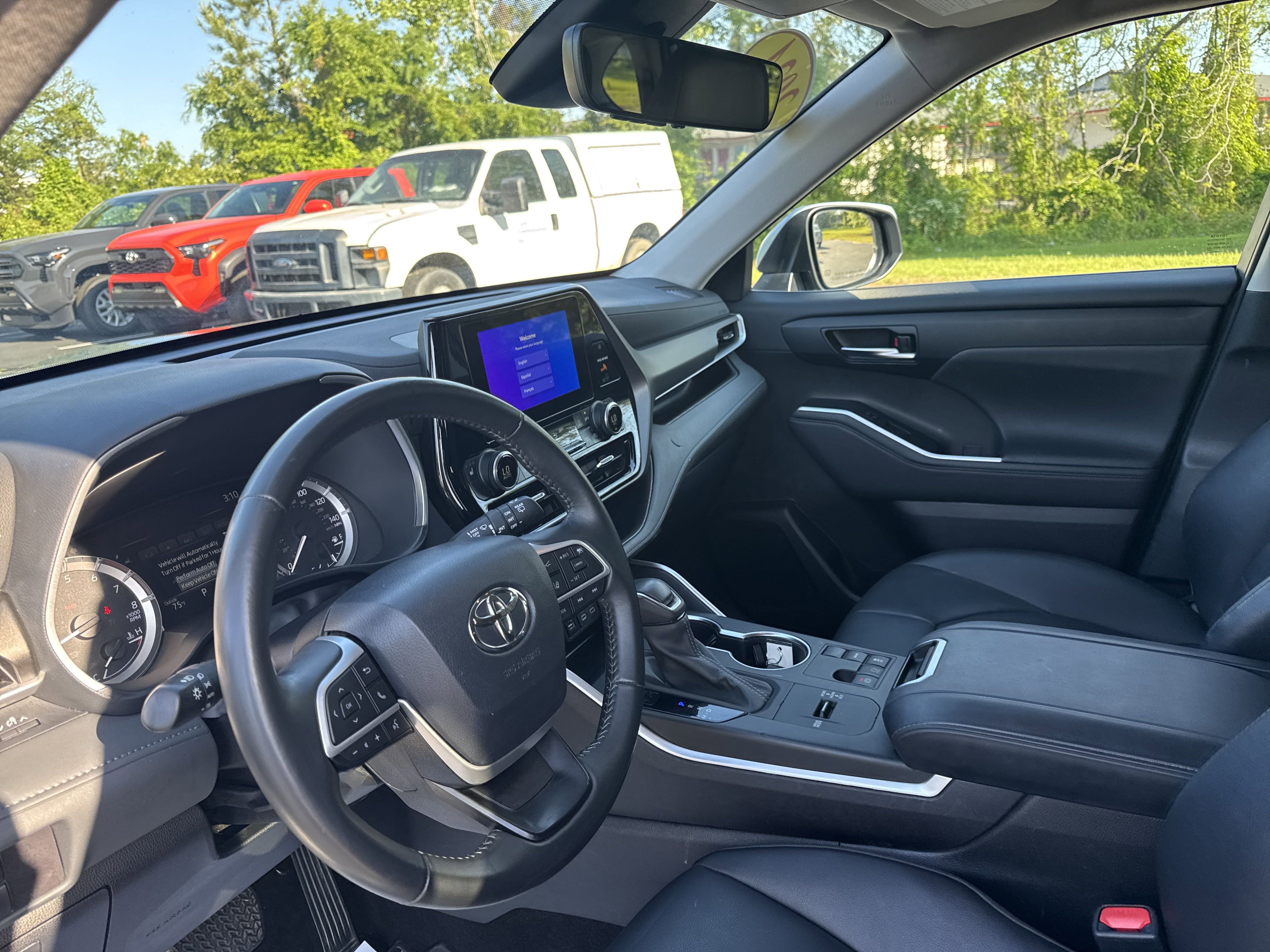 2024 Toyota Highlander XLE photo 11